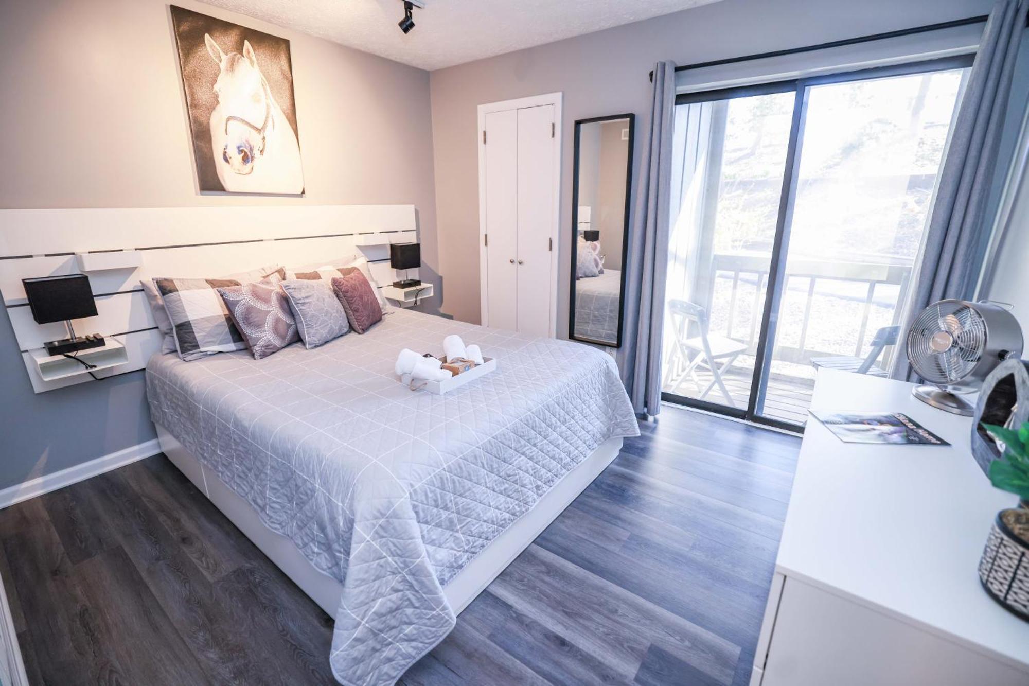 Cozy Retreat Golf, & Nature At Beautiful Monroe Apartment Bloomington